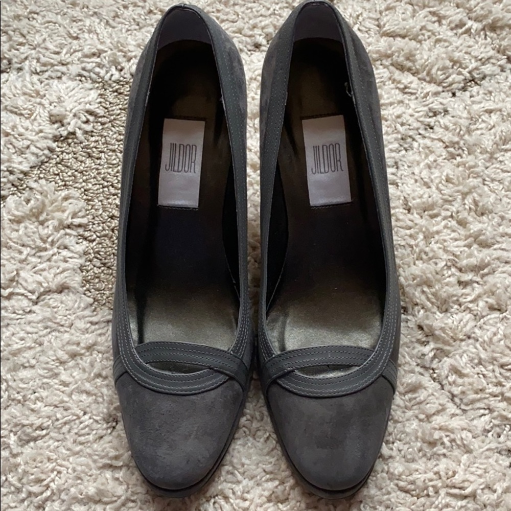 Jildor Gray Suede Classic Pump 7